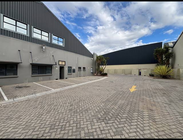 1,054M² FACTORY TO LET IN ATLAS GARDENS